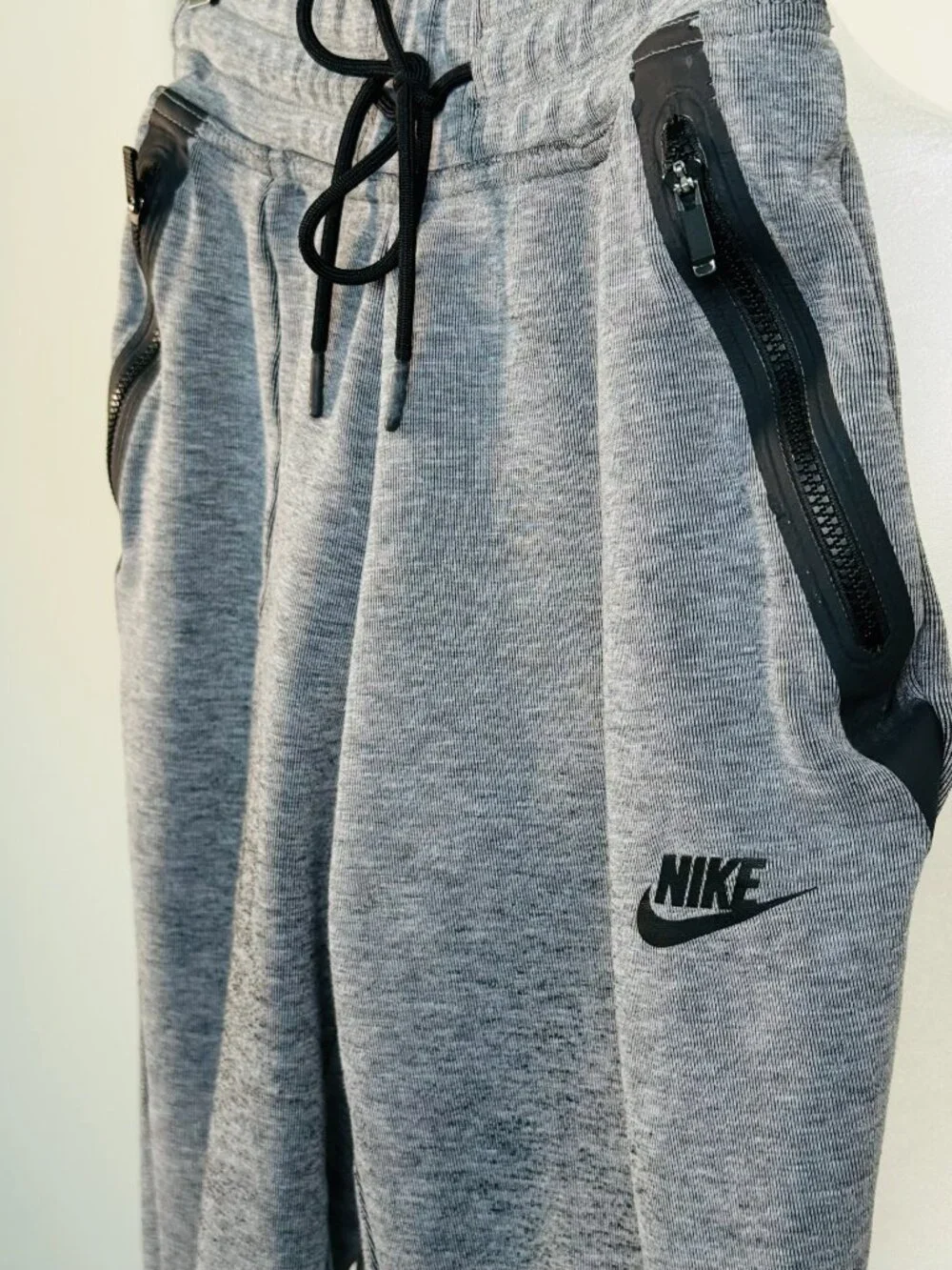 NIKE Tech Fleece Jogger Sweatpants Gray/Black Zip Pockets Women’s Size Small